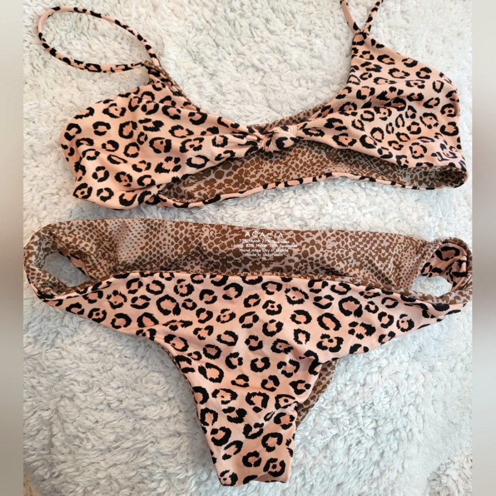 Acacia Bakini Set